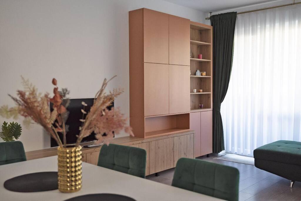 Eliza'S Apartment By Oasis Homes ออราแด ภายนอก รูปภาพ